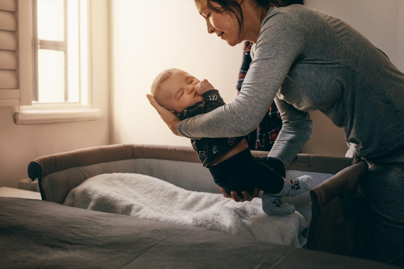 vauva herää kun lasket sänkyyn